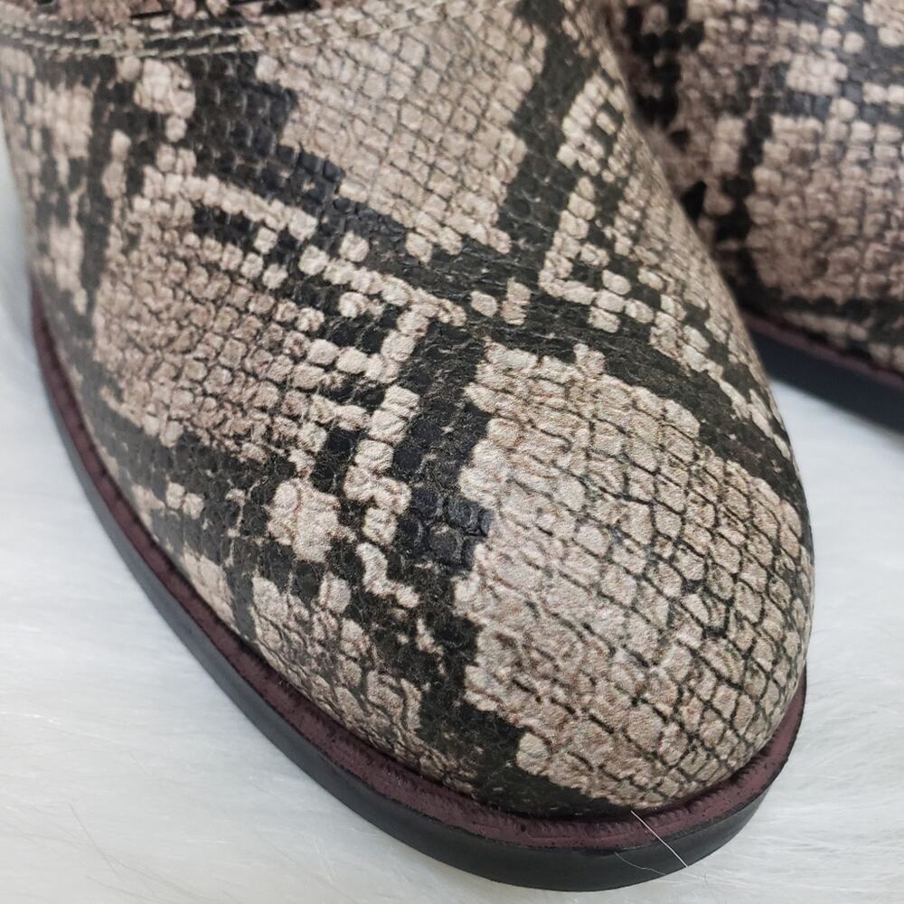 Baretraps New in box cacie snake print side zip booties woman's size 9.5 - Picture 9 of 9